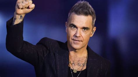 Robbie Williams worried he was ugly when people stopped。